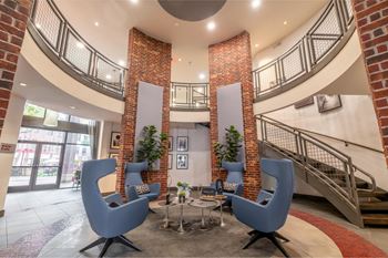 Multi-level resident lounge